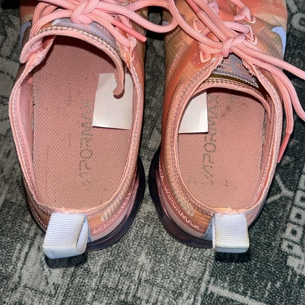 Nike Women’s Air VaporMax Bleached Coral Sneakers size 7